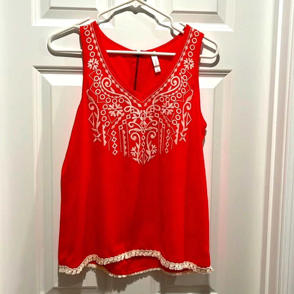 Embroidered tank top with fringe - Picture 1 of 4
